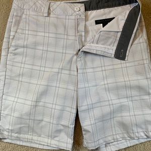 Men’s golf shorts